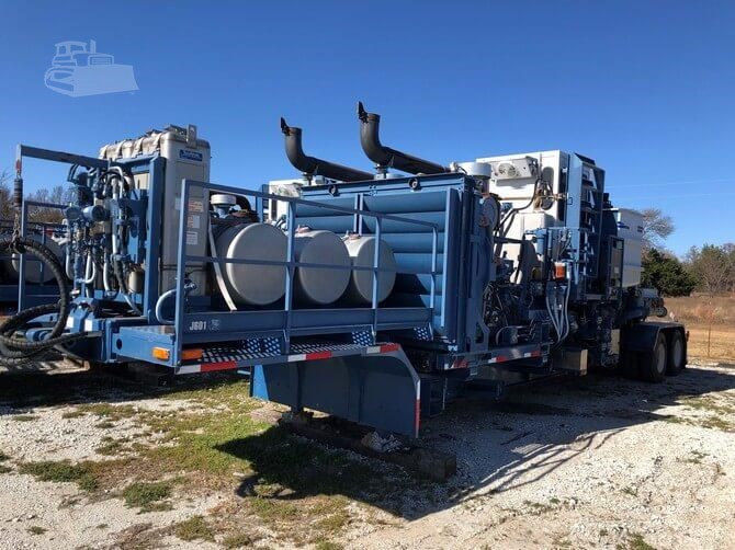 IDMS / Byron-Jackson Twin, 675 HP acid frac pump trailer, Detroit Diesel Series 60 14L diesel engine, 2011 - Image 1