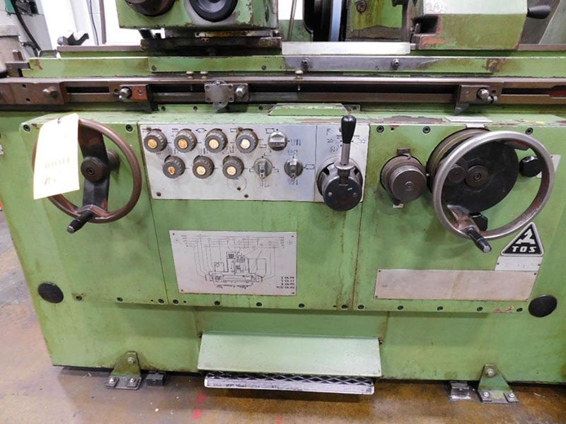 11" x 25" Tos Hostivar, universal cylindrical grinder, 16" x 1.5" x 5" wheel, automatic infeed, hydraulic - Image 2