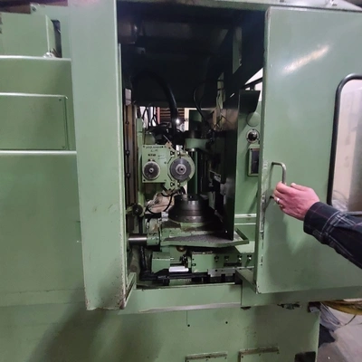 WMW #ZFWZ-250/4, gear hobber, 10" dia., 4 NDP, 5.75" hob diameter, 2-cut, crowning, excellent, 1984 - Image 3