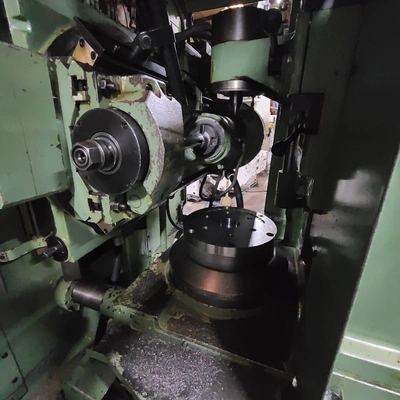 WMW #ZFWZ-250/4, gear hobber, 10" dia., 4 NDP, 5.75" hob diameter, 2-cut, crowning, excellent, 1984 - Image 4
