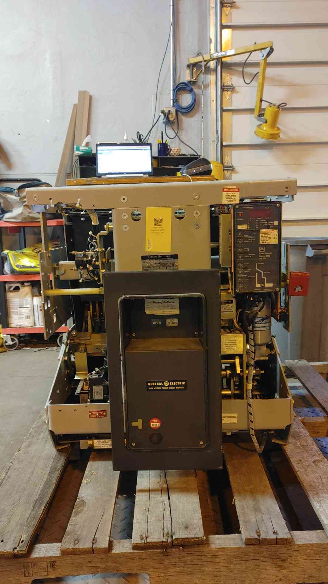4000 Amp. GE, AKK-8D-100-1, 4 KA, Low Voltage Breaker, Micro VersaTrip (2 available) - Image 1