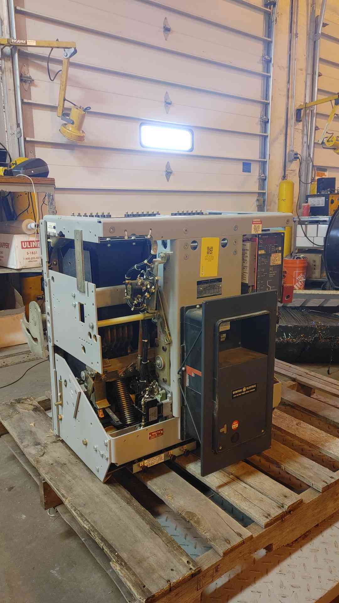 4000 Amp. GE, AKK-8D-100-1, 4 KA, Low Voltage Breaker, Micro VersaTrip (2 available) - Image 2