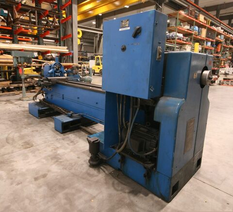 24"/54" x 96"/132" LeBlond, sliding gap bed lathe, 4-jaw 18" chuck, taper attachment - Image 4