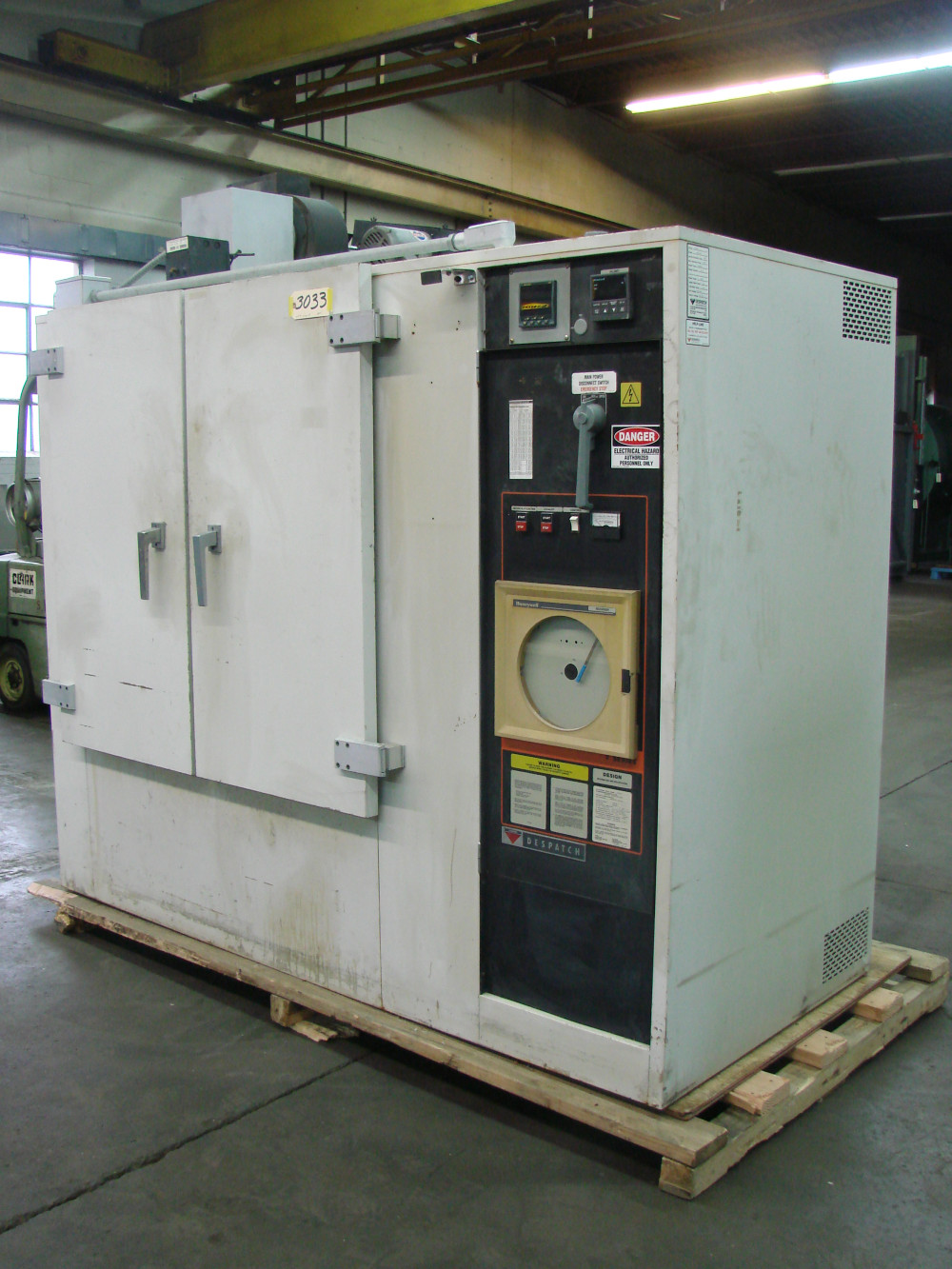 48" width x 42" H x 30" L Despatch #VRE2-35-1, horiz-air, Class A solvent rated, 850&deg;F - Image 1