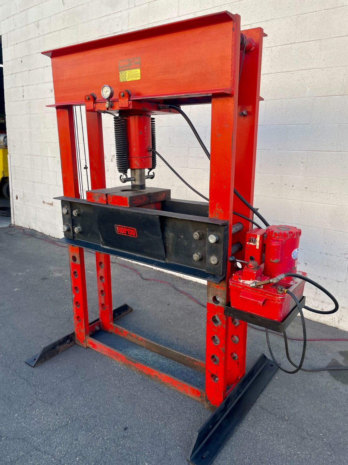 110 Ton, Norco #78110A, H-frame Hydraulic Shop Press, 9" bed rail, 10.25"ram travel - Image 4