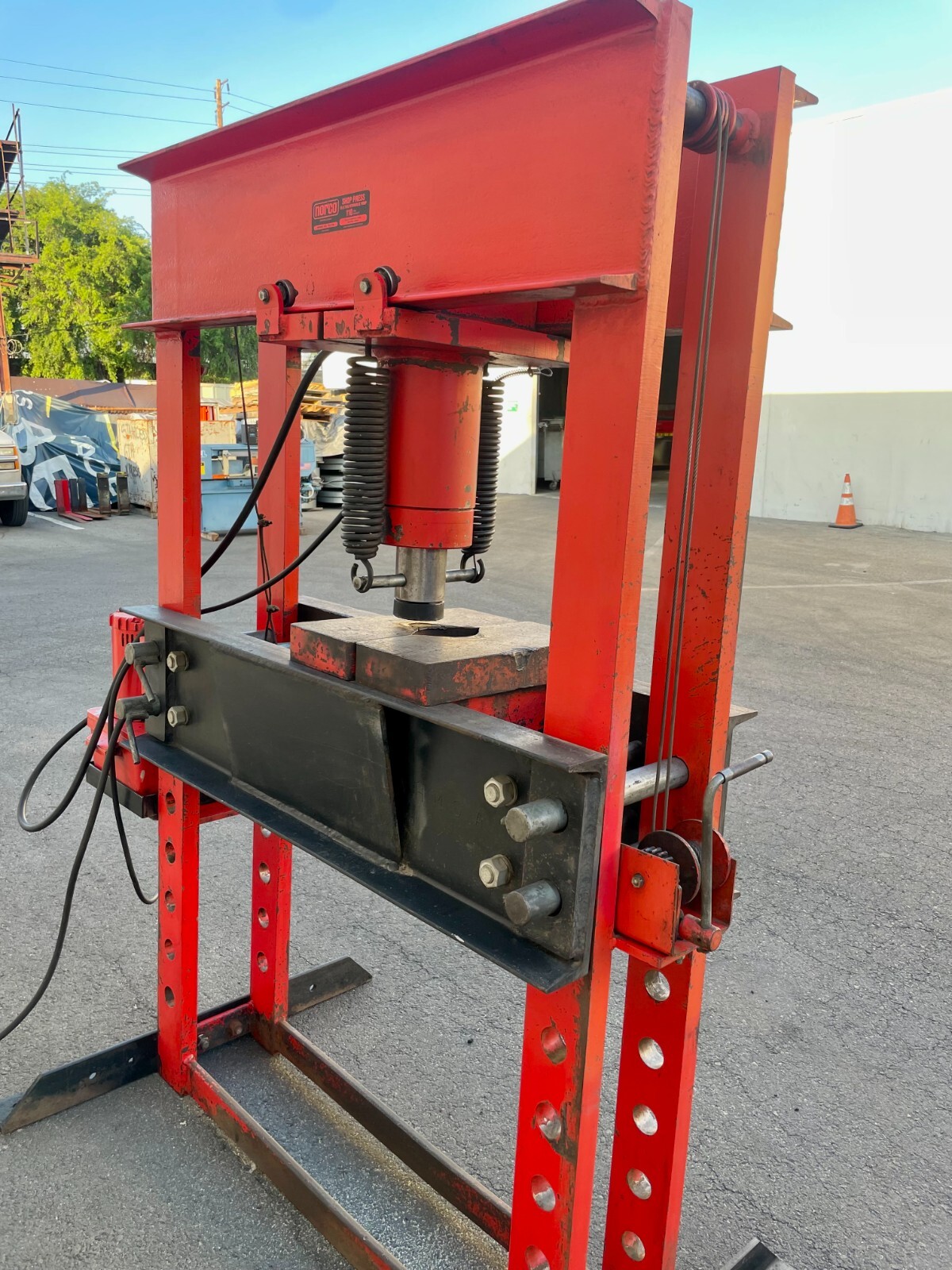 110 Ton, Norco #78110A, H-frame Hydraulic Shop Press, 9" bed rail, 10.25"ram travel - Image 7
