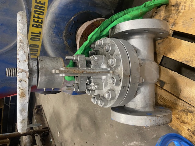 4" Valve #3004426, rating 600 CF8M manual operation, new spare - Image 3