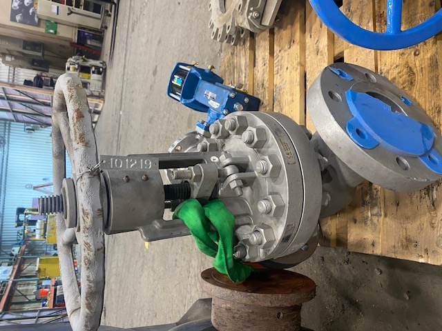 4" Valve #3004426, rating 600 CF8M manual operation, new spare - Image 4