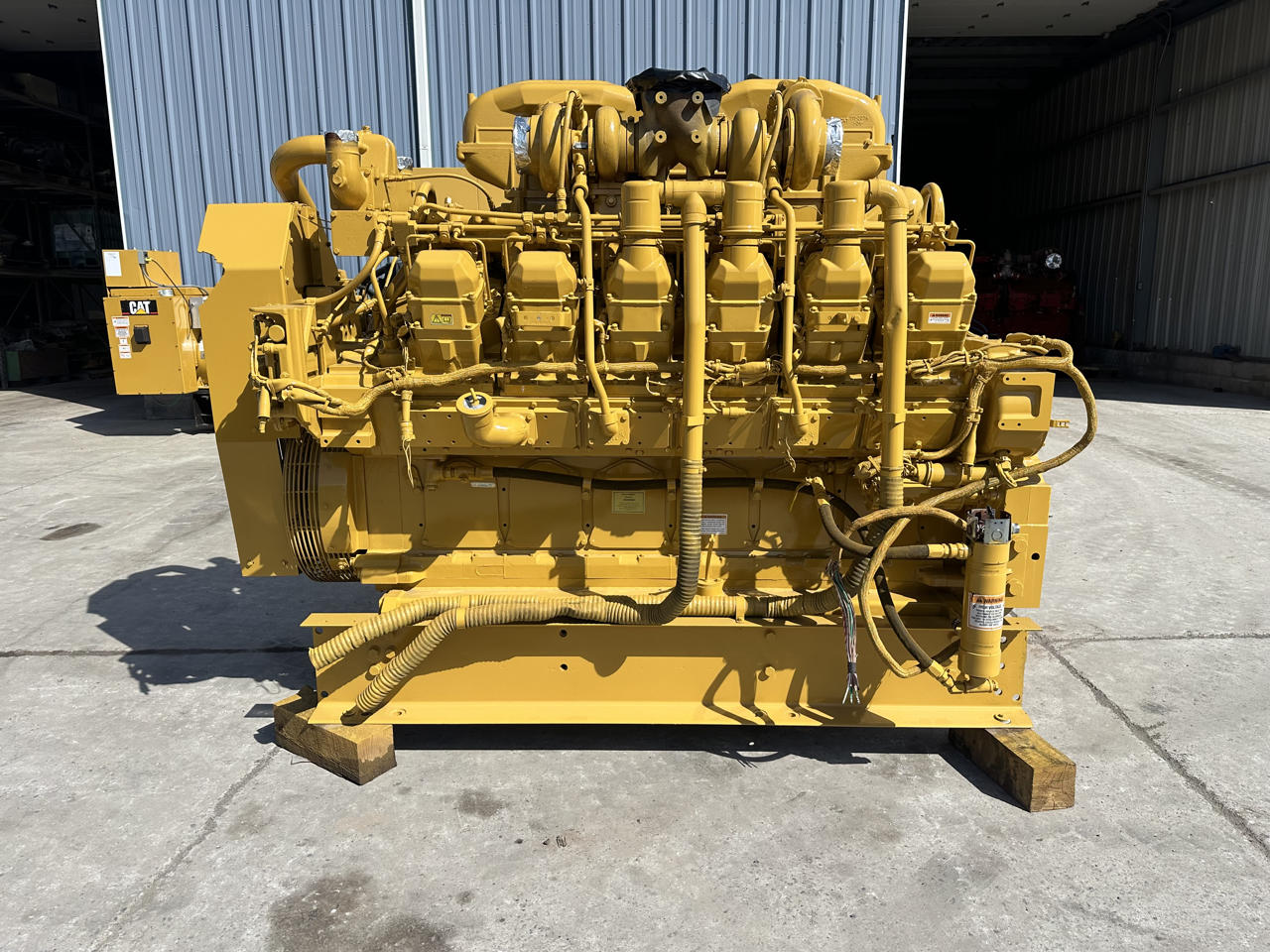 Caterpillar #3512B, industrial engine take out of generator set, 750 hours, 2000 - Image 1