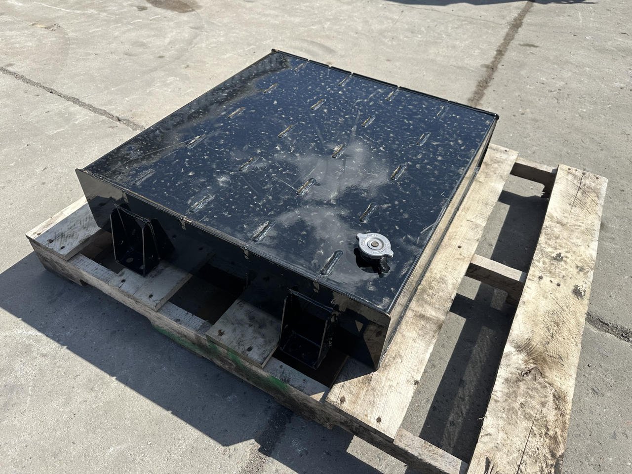 Caterpillar, expansion tank for radiator or heat exchanger, 36" L x 29" W x 9" H, unused surplus, 2020 - Image 4