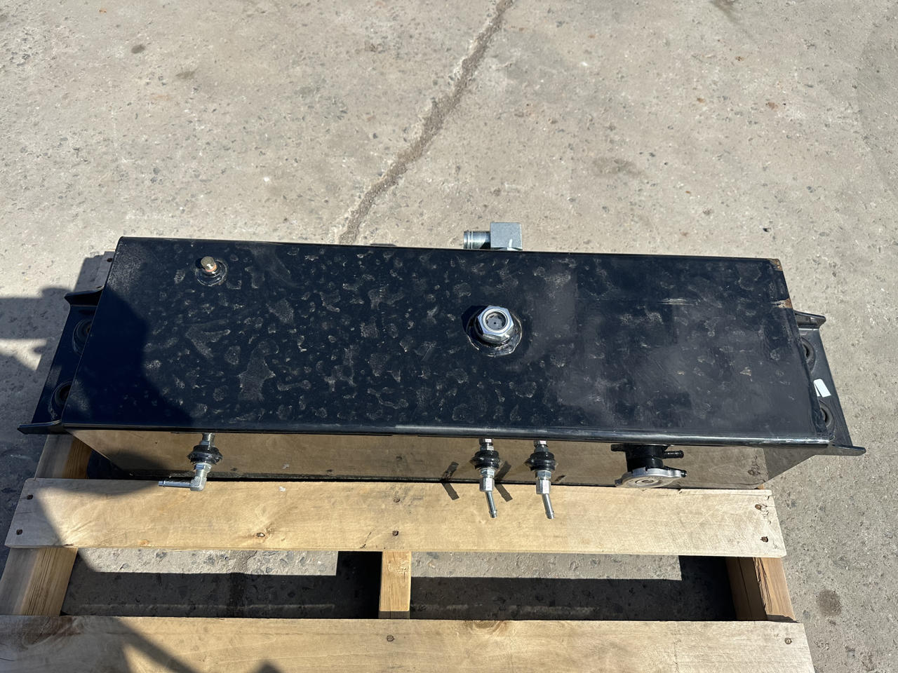 Caterpillar, expansion tank for radiator or heat exchanger, 44" L x 16" W x 9" H, new surplus, 2020 - Image 6