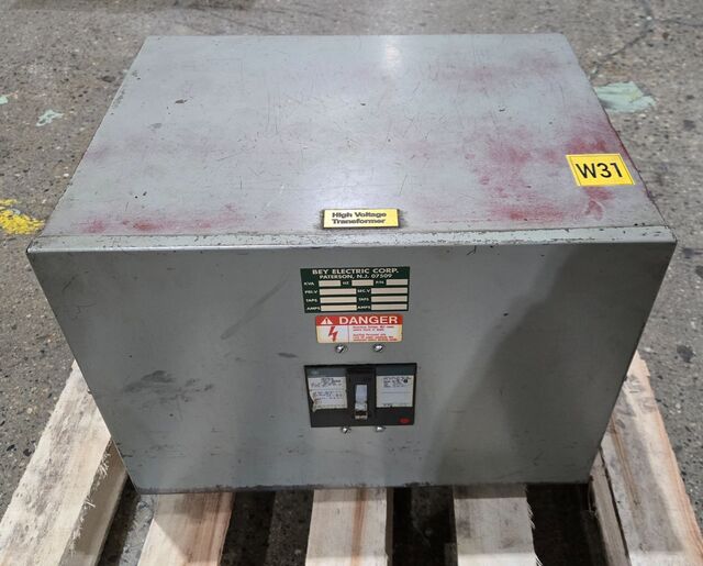 30 Amps, General Electric, TED134030, industrial circuit breaker, 480 Volts - Image 1