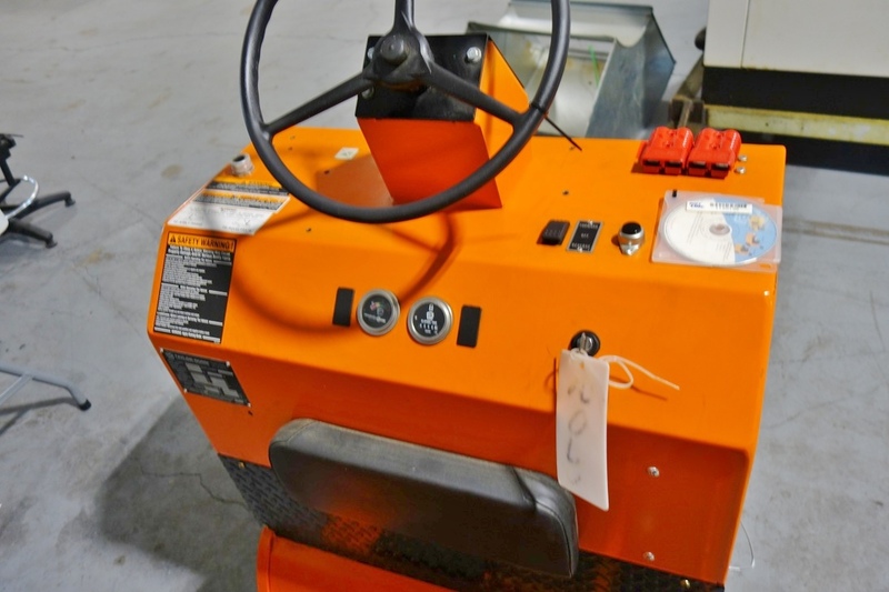 Taylor Dunn #EO-D-34-51, electric tugger cart, 2008 - Image 2
