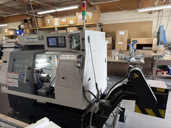 Akira-Seiki #SL-20, CNC lathe, Mi-645 Control, 17.7" swing, 6" chuck, 1.7" bar, chip conveyor, 2019 - Image 2