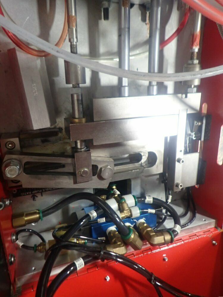 Hinkle Loctite #97101, MMD pump system 1000, w/ reservoir & electric heat element - Image 8