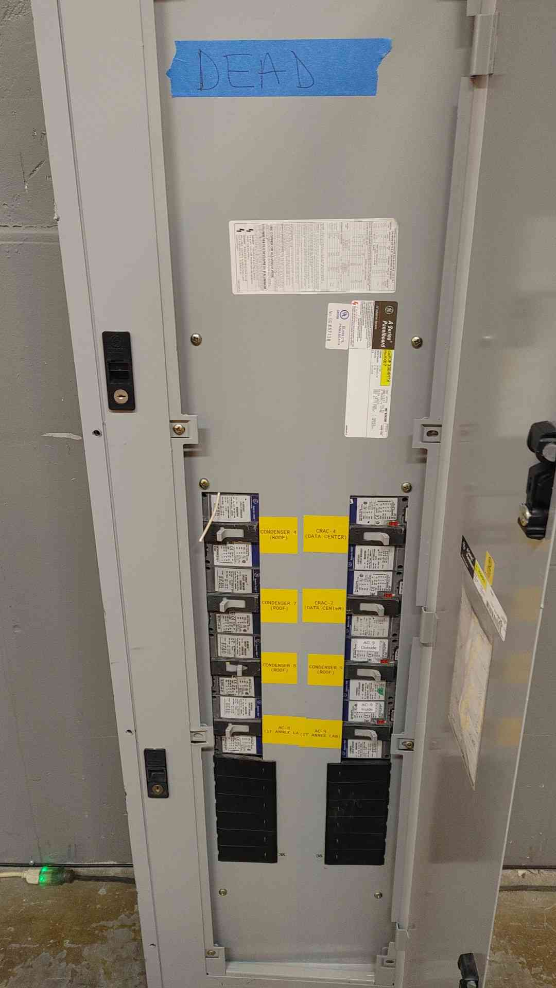 user_33e84bb6ページ 400 Amp. General Electric, AXB7 A-Series, Breaker Panelboard, 400A
