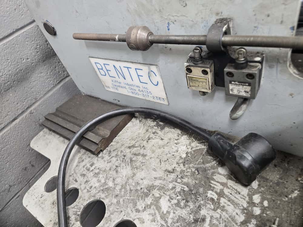 11 Ton, Bentec #BT-1000, Hydraulic Press, 12" stroke, V-block, die table, w/ dies, 2007 - Image 2
