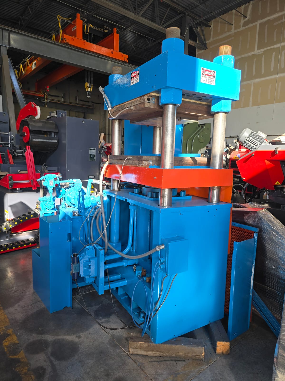 200 Ton, Wabash, 4 post Heated Platen Press, 12" stroke, 55" x 27" platens, 44" x 14" between posts, 27"-40" - Image 4