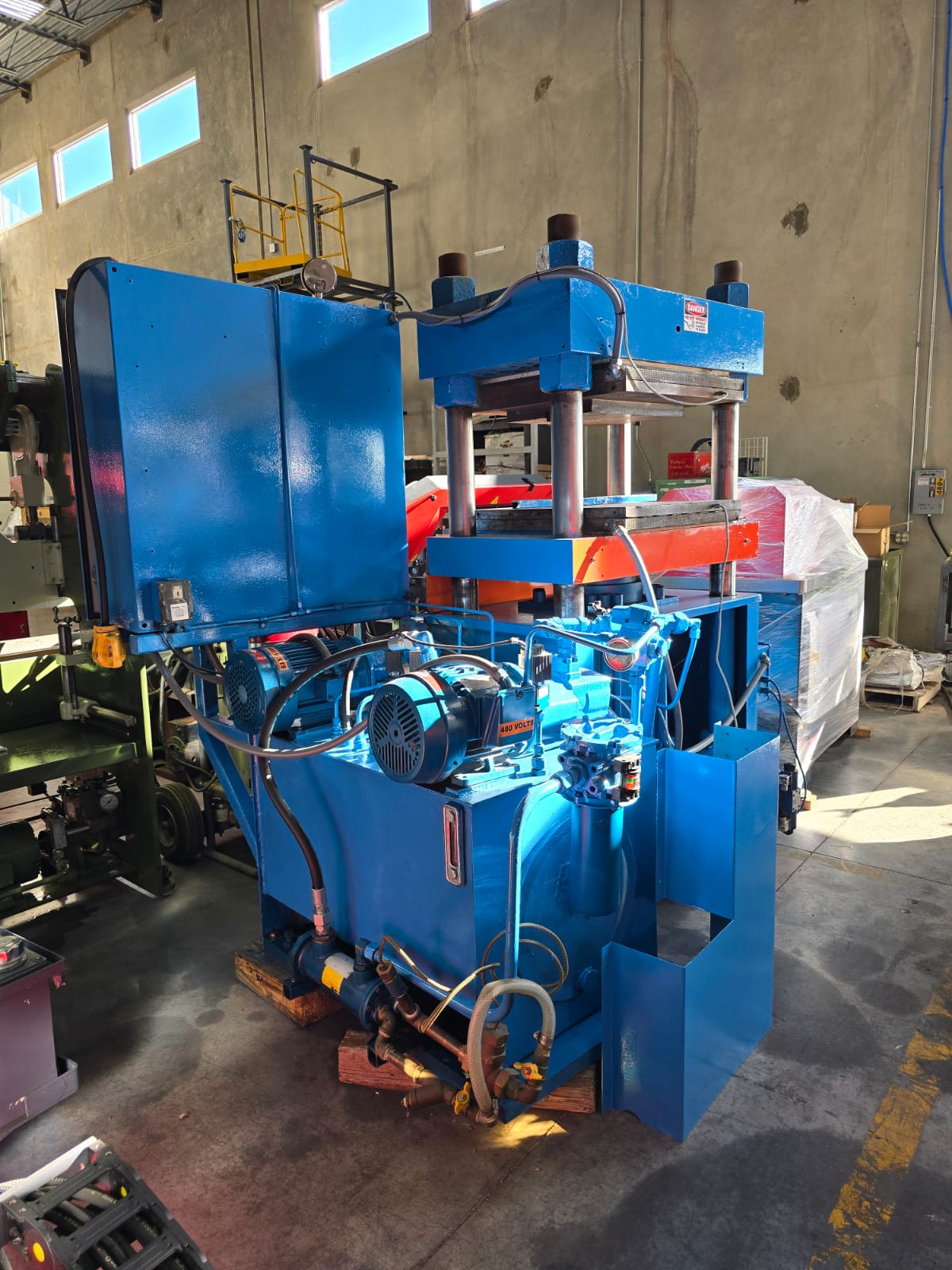 200 Ton, Wabash, 4 post Heated Platen Press, 12" stroke, 55" x 27" platens, 44" x 14" between posts, 27"-40" - Image 5