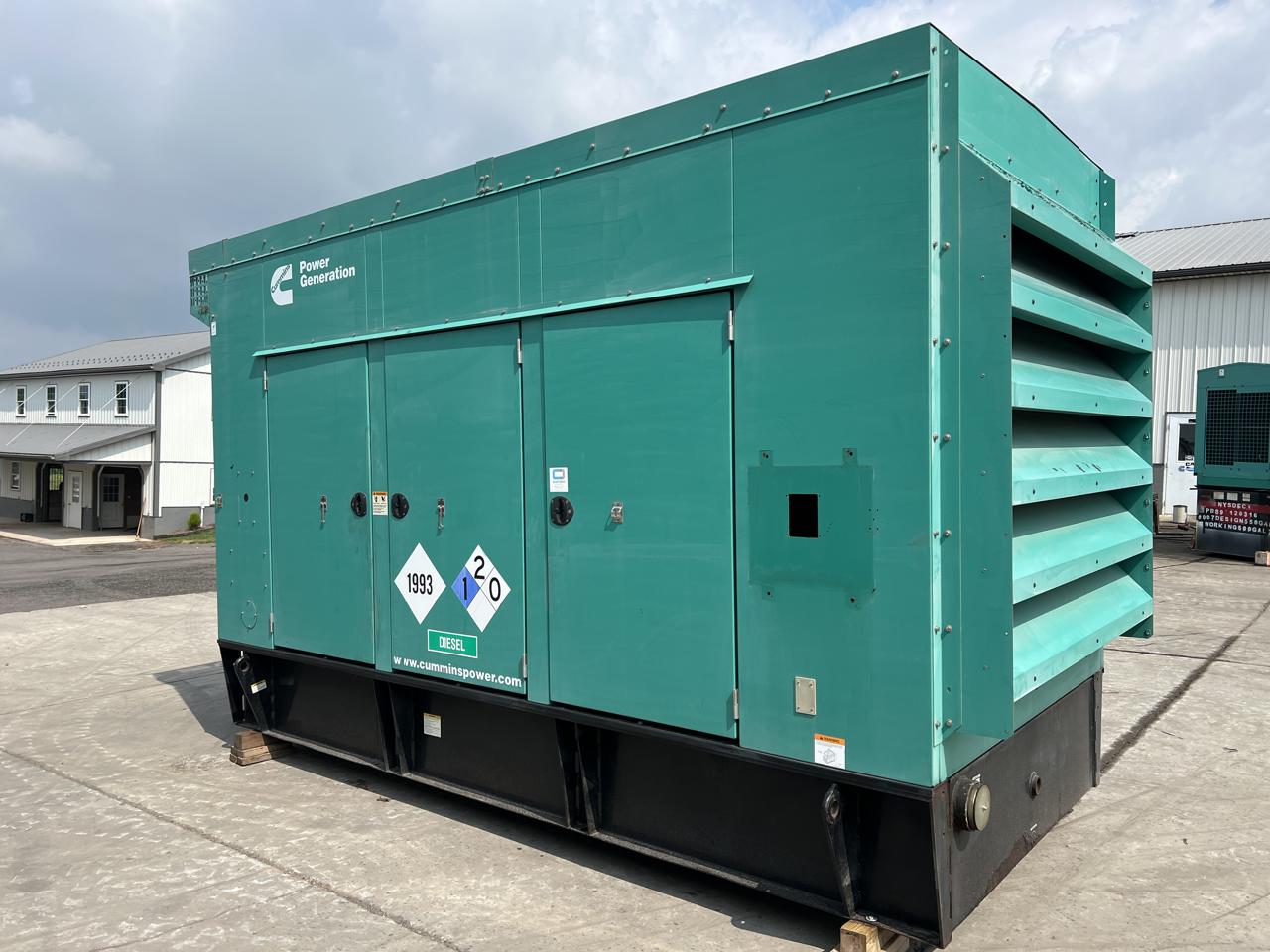 400 KW Cummins, Onan #DFEH-7211649, diesel generator set, enclosed, base fuel tank, 277/480 Volts, Tier 2 - Image 2