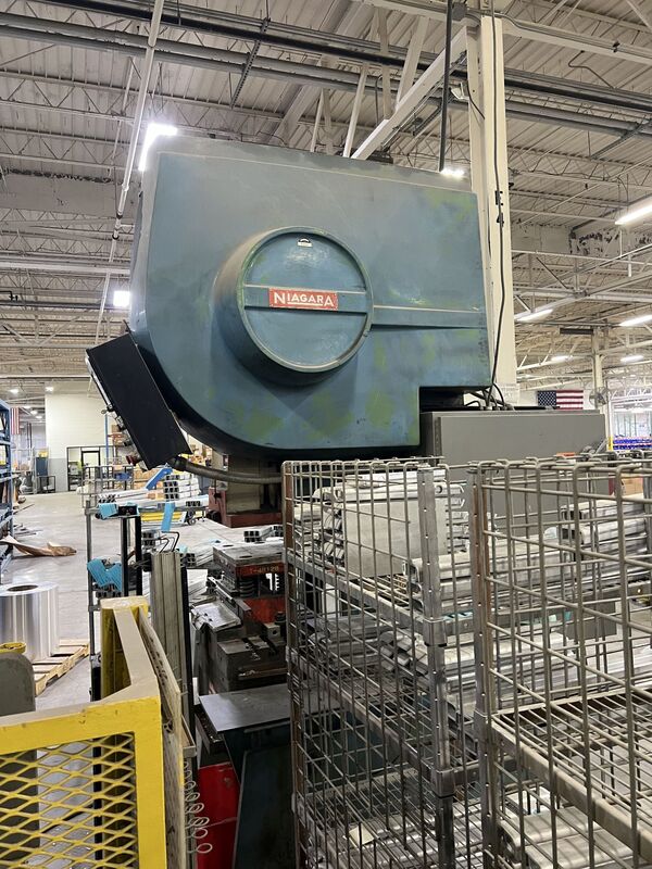 60 Ton, Niagara #M60, OBI press, 6" stroke, 19.25" Shut Height, 100 SPM, air clutch & brake, 1985 - Image 4