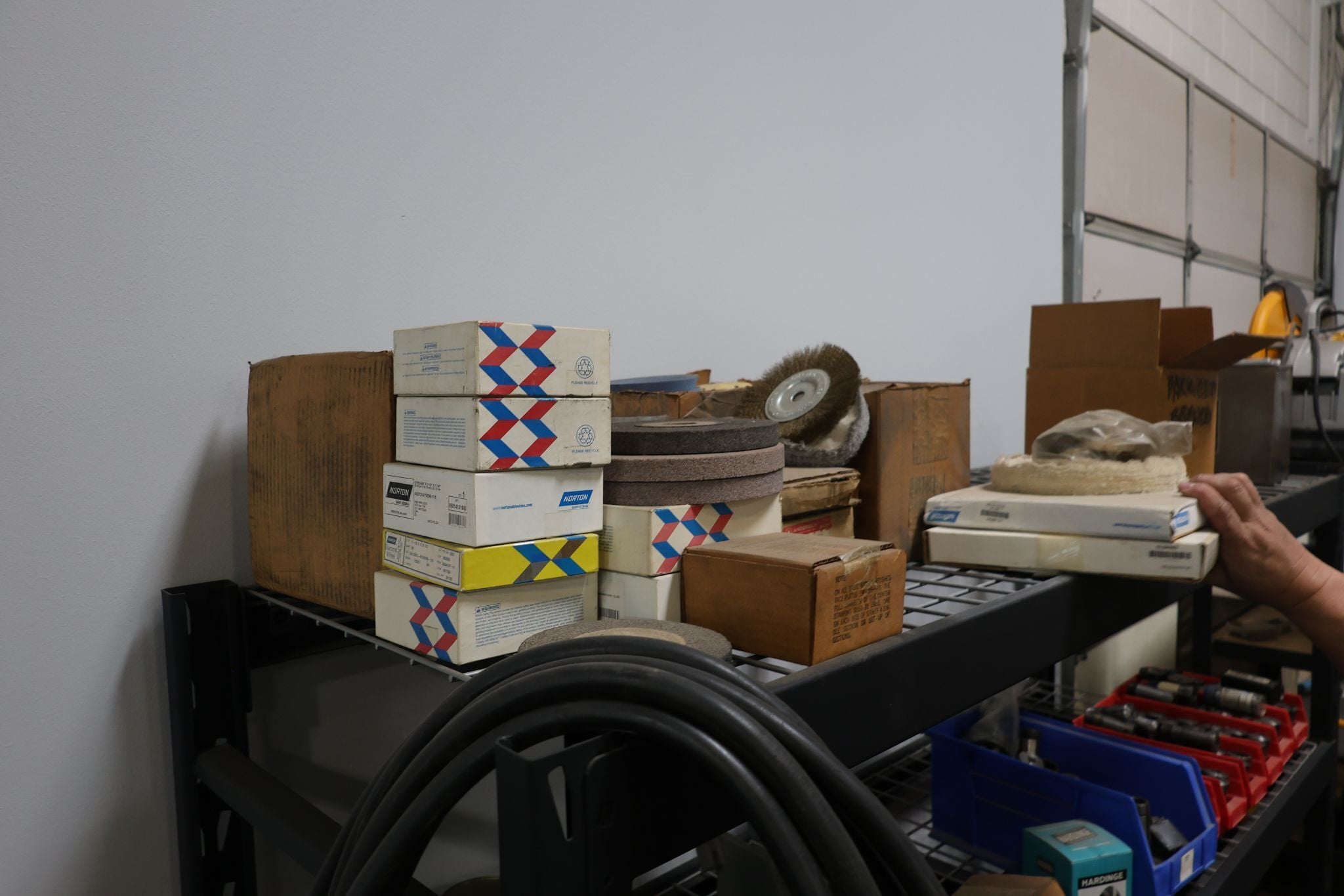 Sunnen #MBB-1600, hone, cabinet with tooling - Image 10