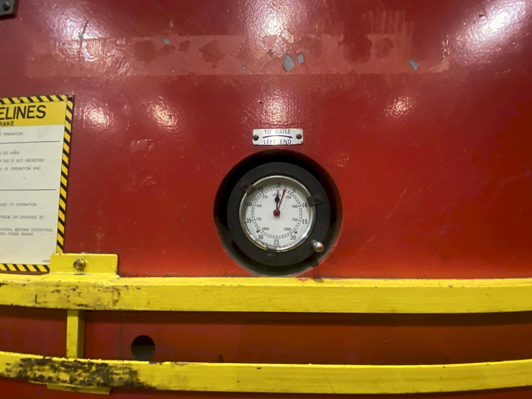 230 Ton, Cincinnati #230-8AS, hydraulic CNC press brake, 10' overall, 102" between housing, 10" stroke, 17" - Image 9