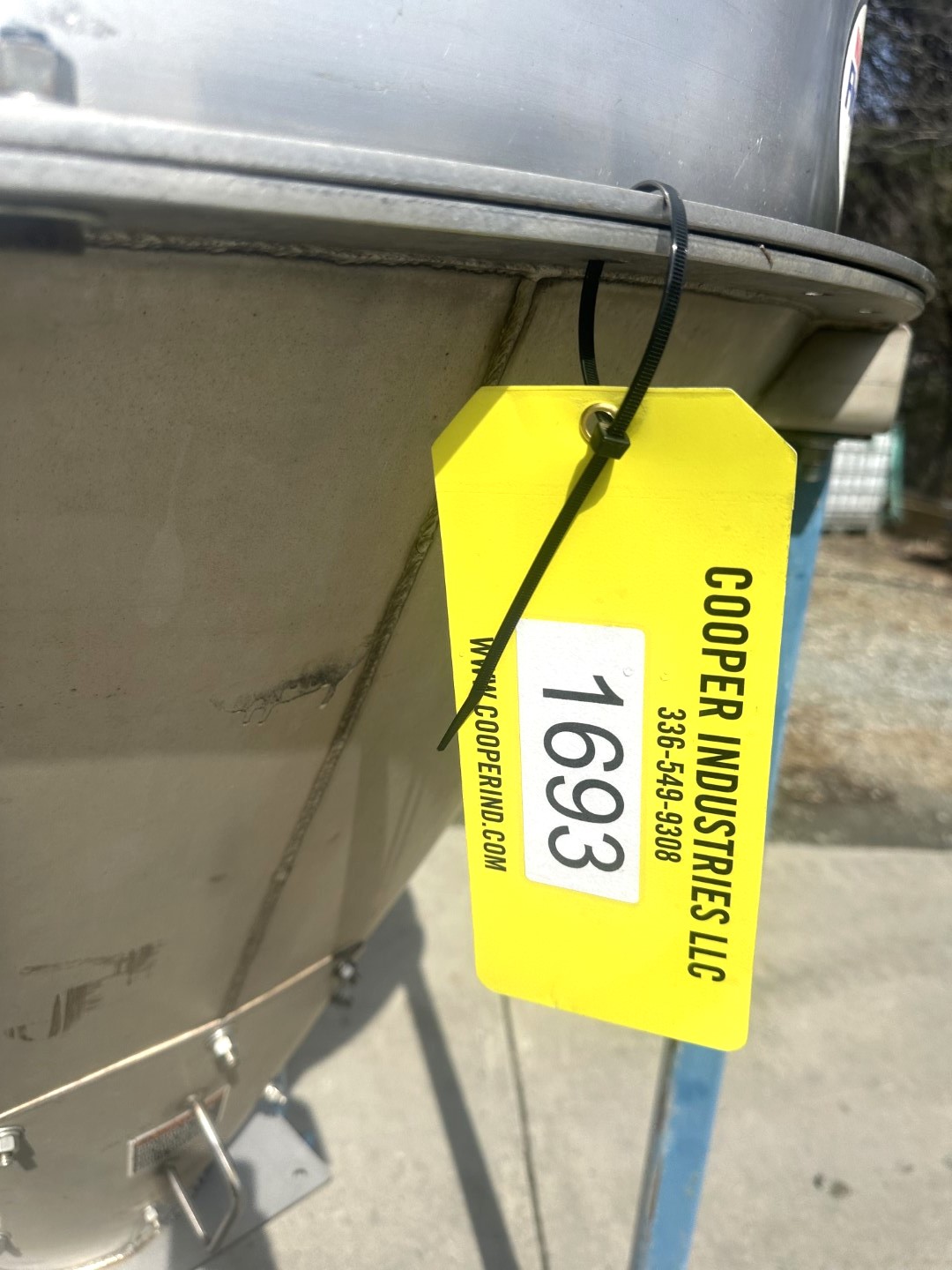 24 cu.ft. MAC Flo-Tronics #RA, Stainless Steel Dry Solids Storage Hopper, 48" diameter, 59" Assembled height - Image 3