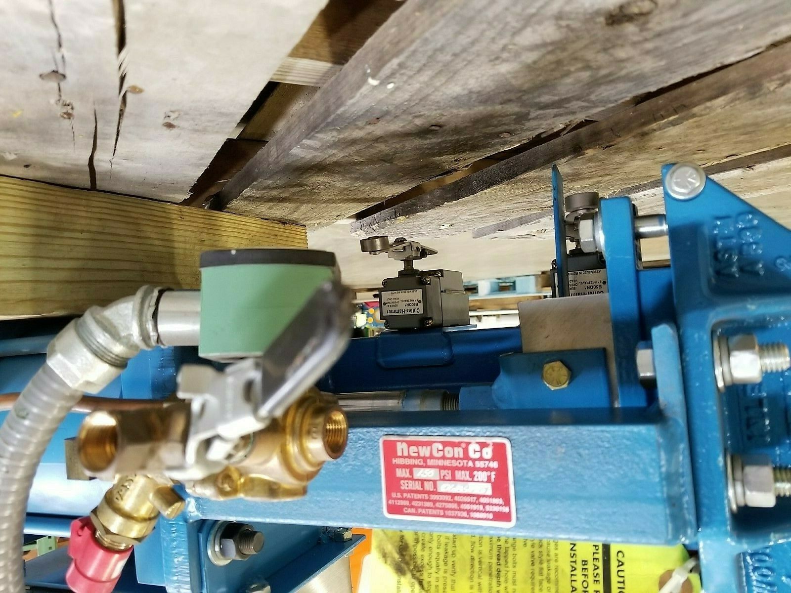 4" Newcon, Knife Gate Valve, Automated, Threaded Lug, 150 psi @ 200 F - Image 9