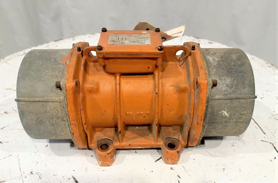 1.5 HP 1800 RPM Metalfab #230-460, Vibratory Motor, Carbon Steel, 3 Phase, 60 Hz, 3.4/1.7 Amps, 230/460 Volts - Image 2