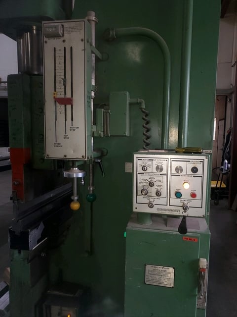 175 Ton, Cincinnati #175CB, CNC press brake, 12' overall, 126-3/4" between housing, 10" stroke, 8" throat - Image 3