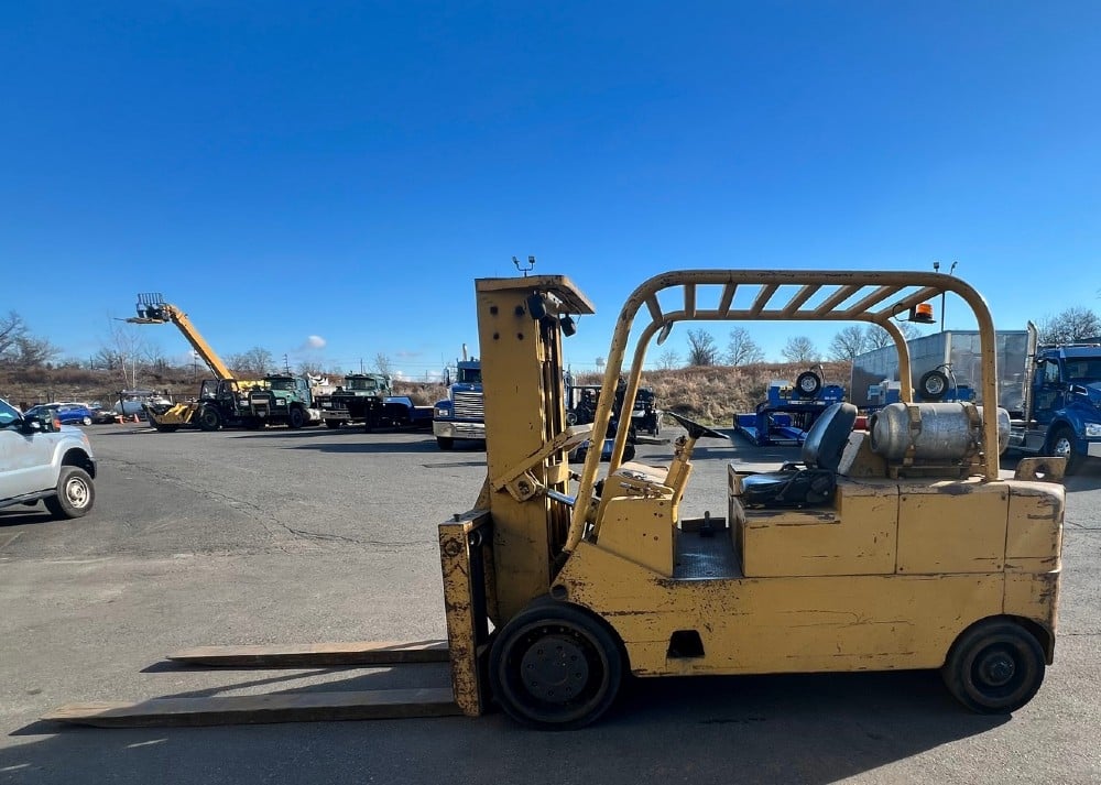 30000 lb. Caterpillar #T300, propane forklift - Image 4