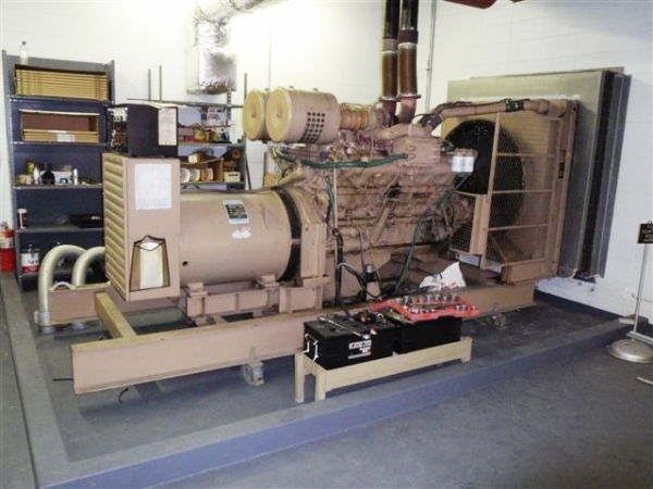 450 KW Marathon Electric Diesel Genset, 3 phase 240/480 Volts, Cummins engine, transfer switch, 520 hours - Image 1
