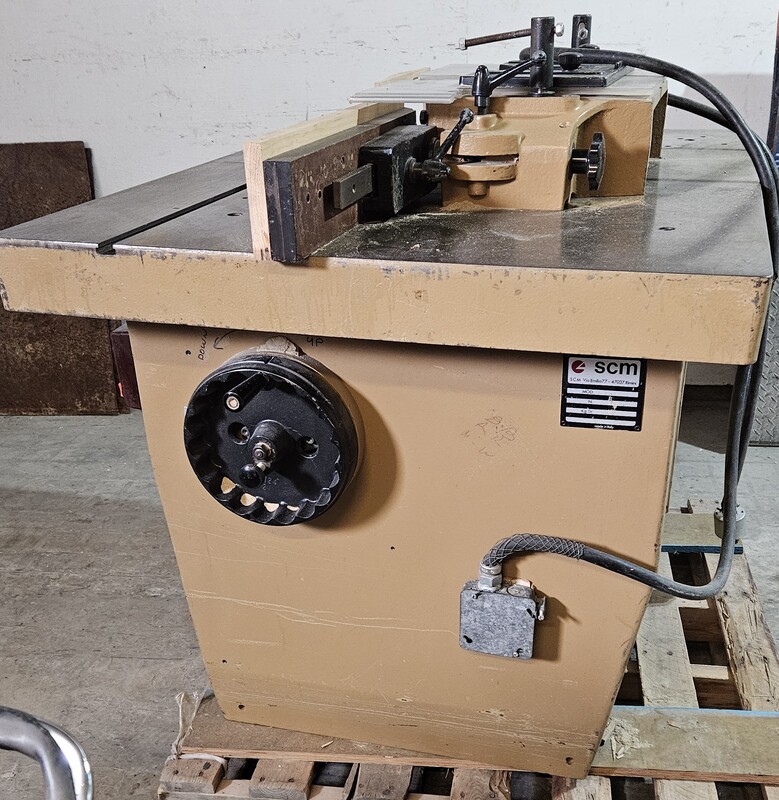 SCM #T-120/C, heavy duty shaper, 5.5 HP, 6.3 amps, 41" x 35" table, 1-1/4" spindle, 5 speed - Image 2