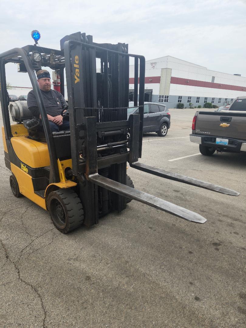 5500 lb. Yale Veracitor #60VX, LPG forklift, 3-stage mast, 48" forks, sideshift, fork positioner, 2015 - Image 4