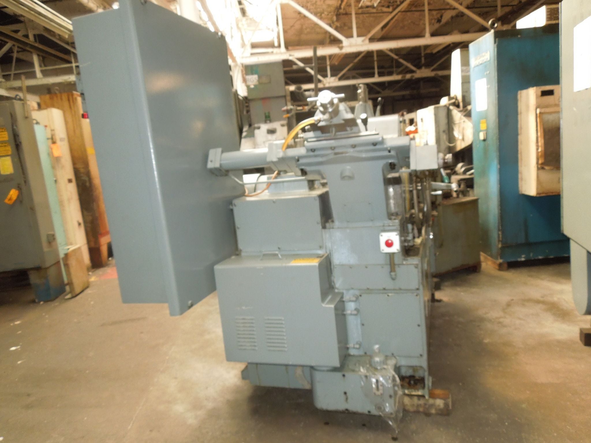 Cincinnati No. 15 Mdl. Cinco-DR, centerless grinder, 4.75" diameter work capacity, 3" diameter work rest - Image 4