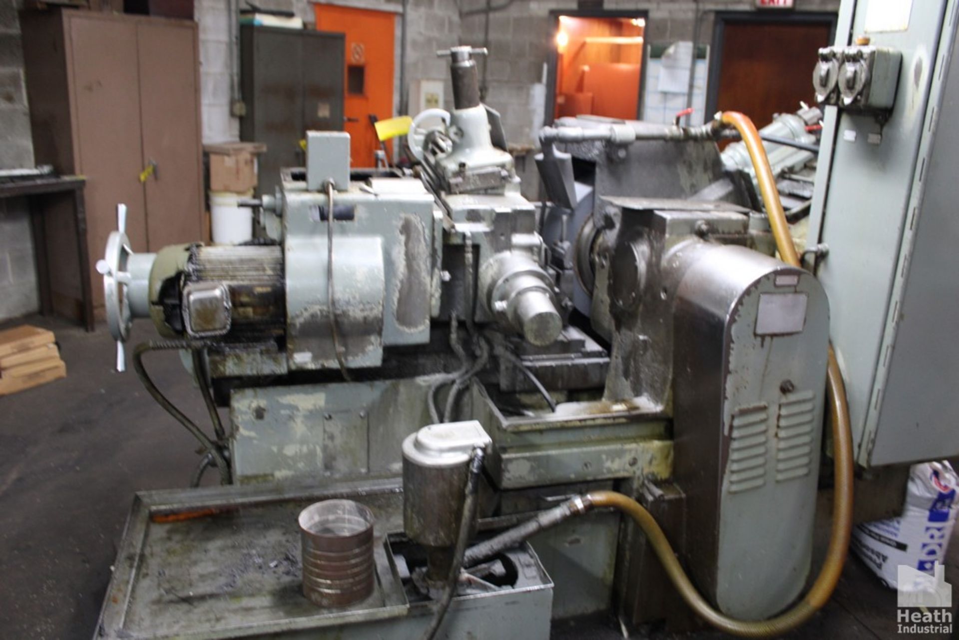 Cincinnati No. 15 Mdl. Cinco, centerless grinder, 4.75" diameter work capacity, 6" thru-feed, 24" diameter & - Image 4