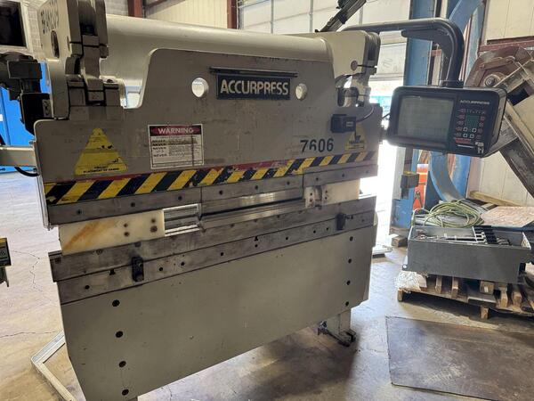 60 Ton, Accurpress #7606, CNC hydraulic press brake, 6' overall, 52" between housing, 8" stroke, 10 HP, 1996 - Image 1