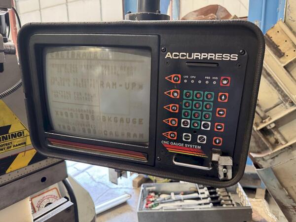 60 Ton, Accurpress #7606, CNC hydraulic press brake, 6' overall, 52" between housing, 8" stroke, 10 HP, 1996 - Image 3