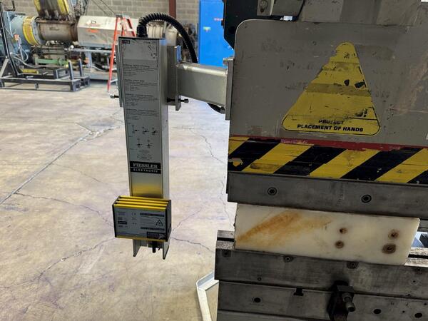 60 Ton, Accurpress #7606, CNC hydraulic press brake, 6' overall, 52" between housing, 8" stroke, 10 HP, 1996 - Image 5
