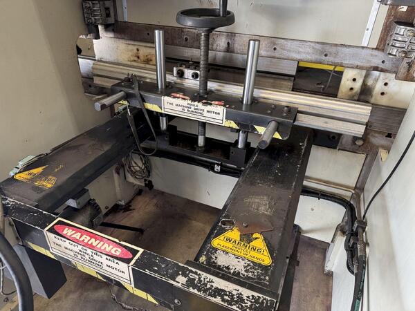 60 Ton, Accurpress #7606, CNC hydraulic press brake, 6' overall, 52" between housing, 8" stroke, 10 HP, 1996 - Image 6