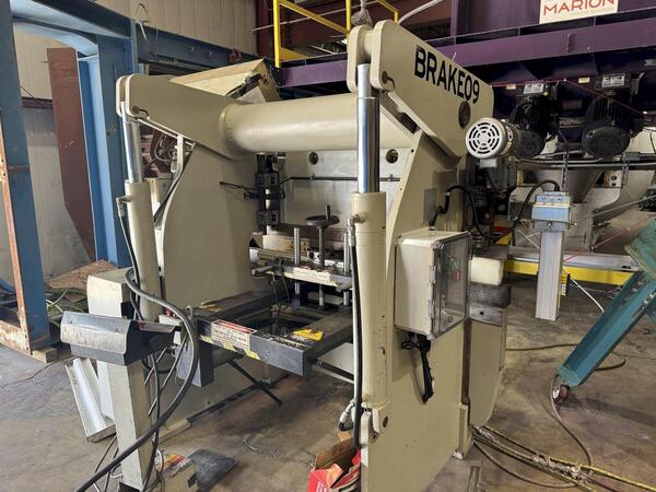 60 Ton, Accurpress #7606, CNC hydraulic press brake, 6' overall, 52" between housing, 8" stroke, 10 HP, 1996 - Image 7