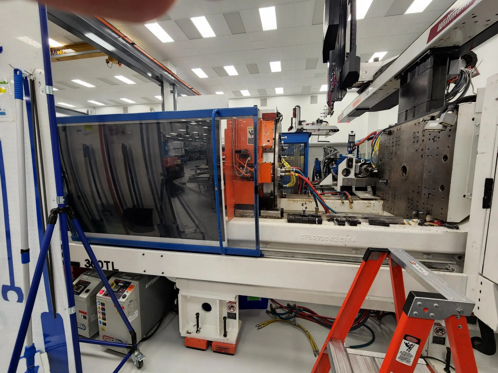 300 Ton, 20 oz., Engel #ES-1050H-330L-300TL, horizontal plastic injection molder, 35.6" x 35.8" platen, CC100 - Image 3