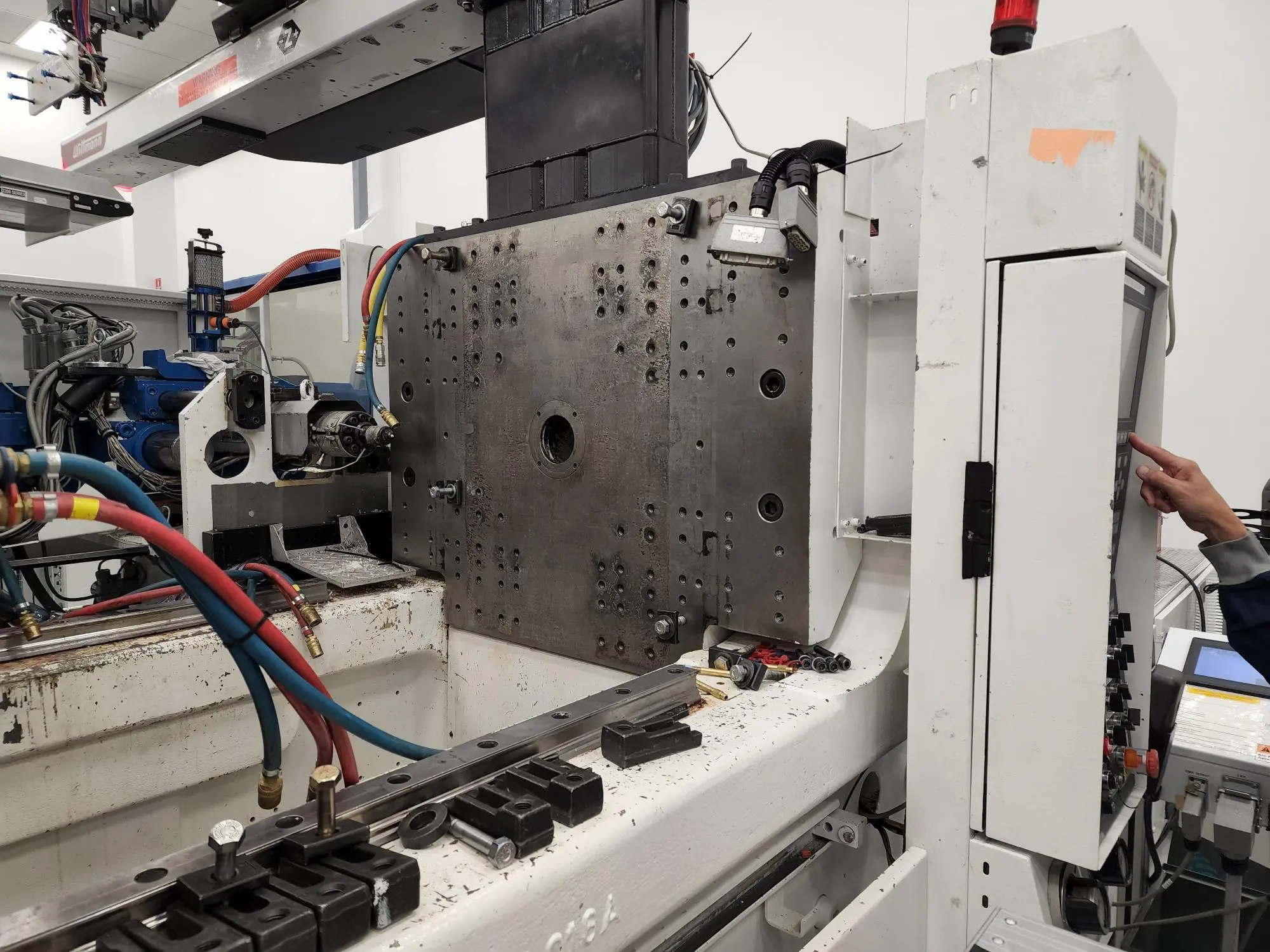 300 Ton, 20 oz., Engel #ES-1050H-330L-300TL, horizontal plastic injection molder, 35.6" x 35.8" platen, CC100 - Image 5