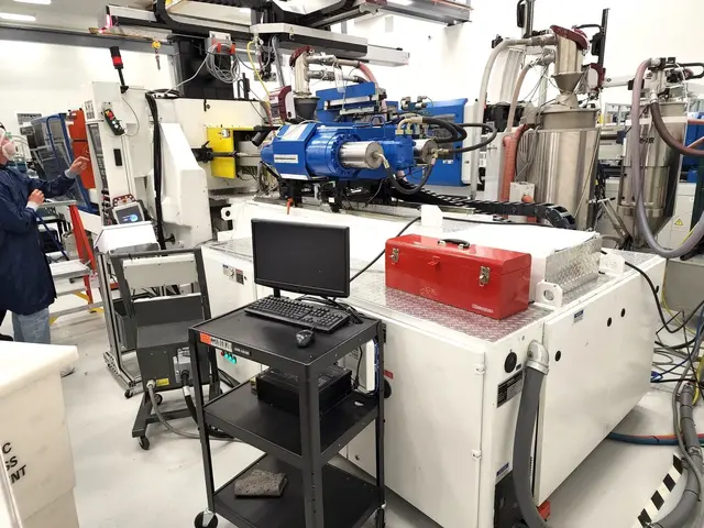 300 Ton, 20 oz., Engel #ES-1050H-330L-300TL, horizontal plastic injection molder, 35.6" x 35.8" platen, CC100 - Image 10