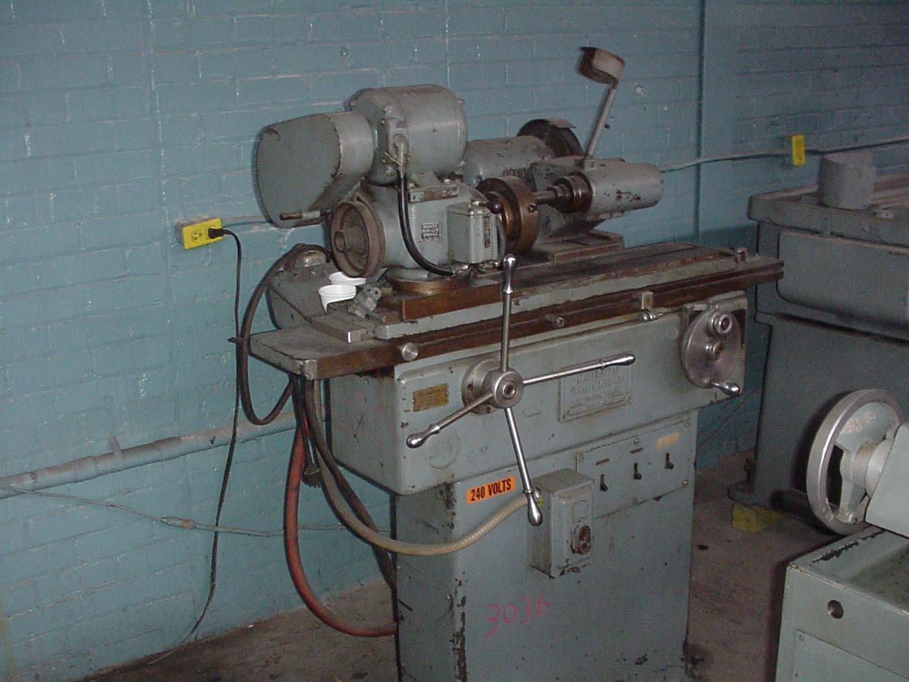 Parker, internal grinder, 9" x 24" Size capacity, 6" 4-Jaw chuck, 1/4 HP, 12500 RPM spindle, 220 V, 1948 - Image 1