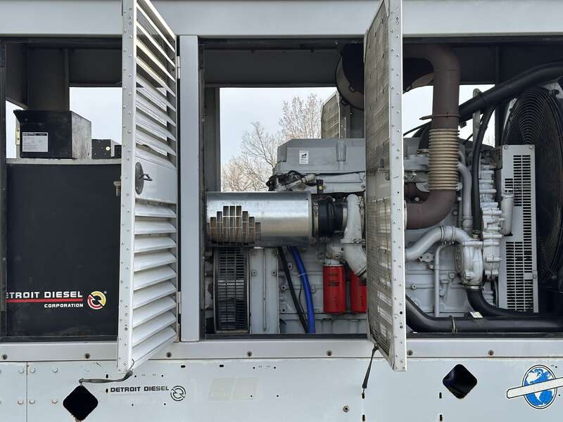 265 KW Detroit Diesel #250DSE, diesel generator set, 277/480 Volts, 954 hours, 490 HP @ 1800 RPM, Detroit - Image 4