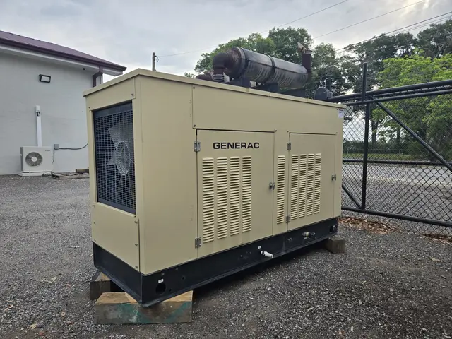 100 KW Generac, Natural gas industrial generator, 277/480 Volts - Image 1