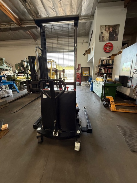 2000 lb. Dayton #5RRZ4, Straddle Stacker, Powered-lift/manual-push, 63" lift - Image 1