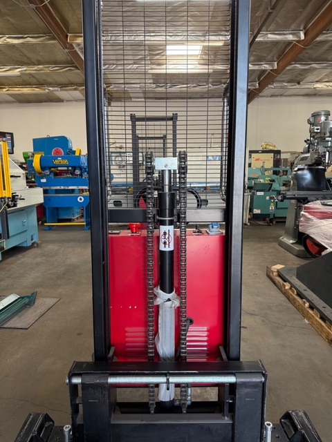 2000 lb. Dayton #5RRZ4, Straddle Stacker, Powered-lift/manual-push, 63" lift - Image 3